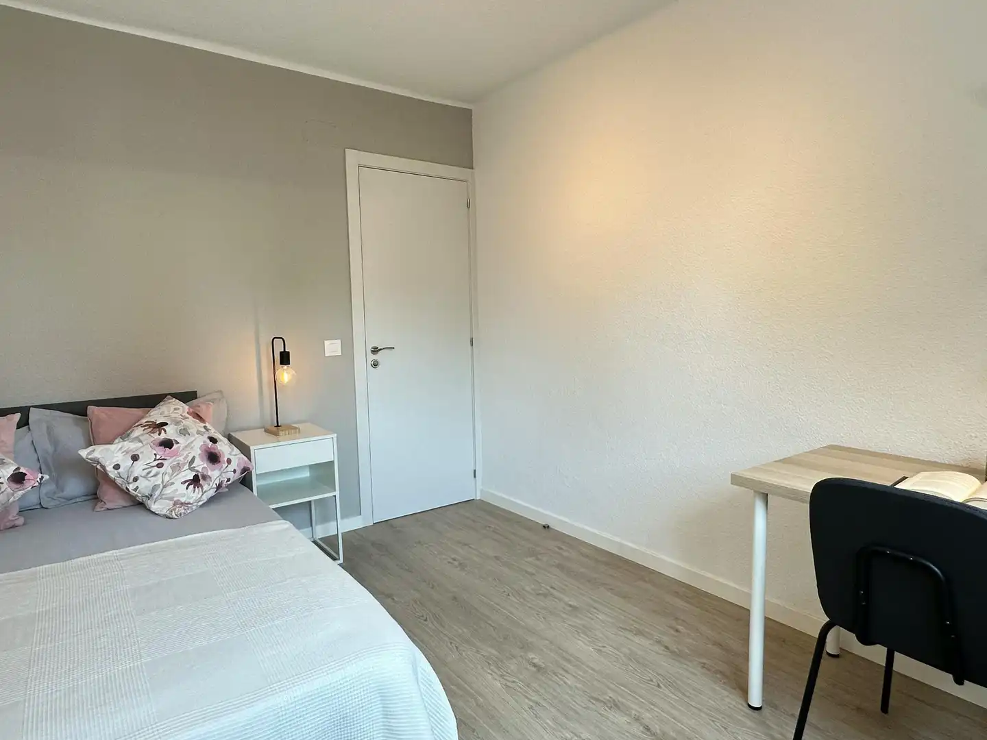 Bedroom of Flat for rent in Madrid  with Heating, Furnished and Washing machine
