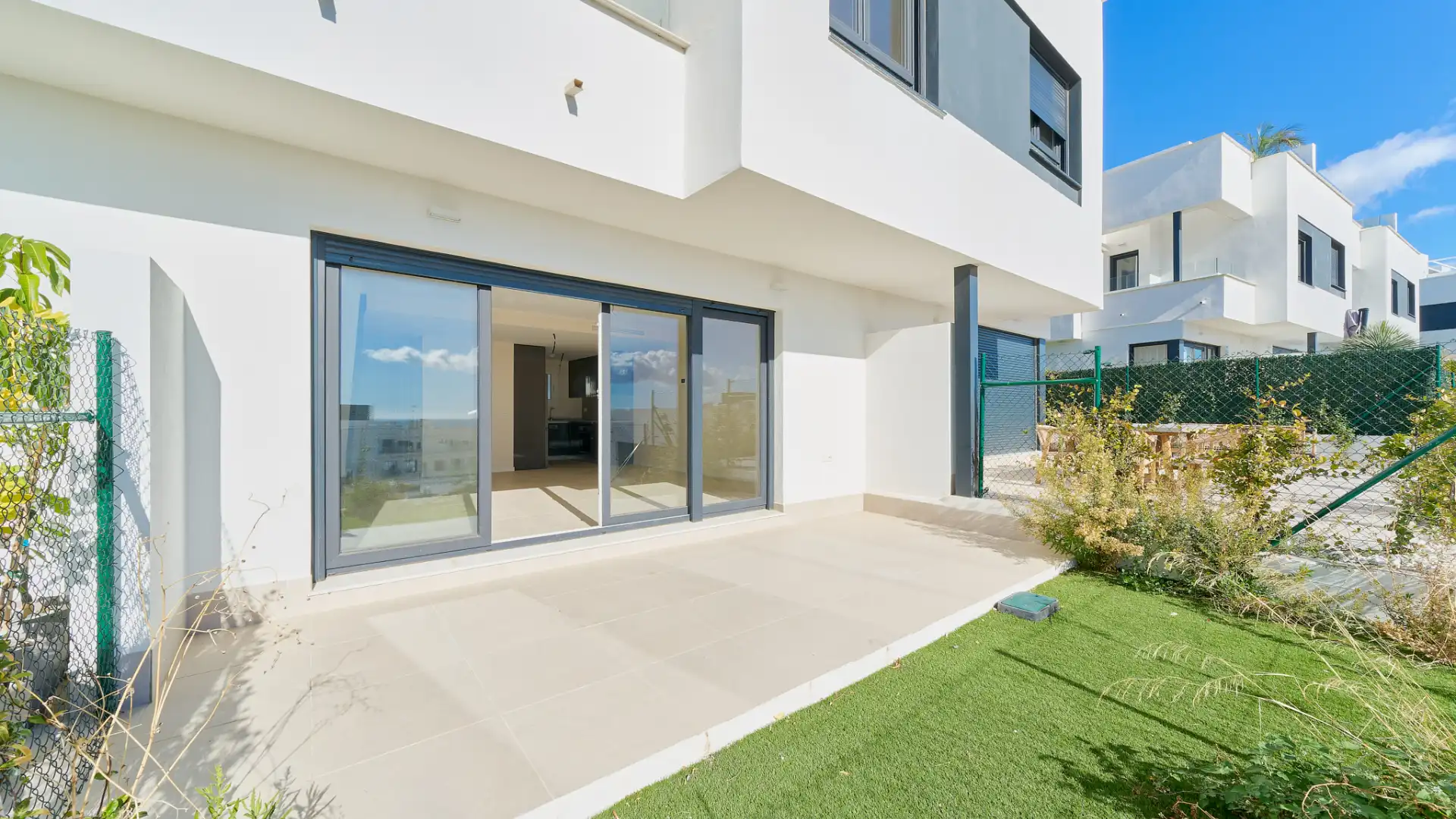 Exterior view of Single-family semi-detached for sale in Mijas  with Air Conditioner, Heating and Private garden