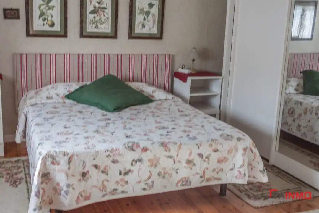 Dormitori de Casa adosada en venda en Vitoria - Gasteiz amb Calefacció i Jardí privat