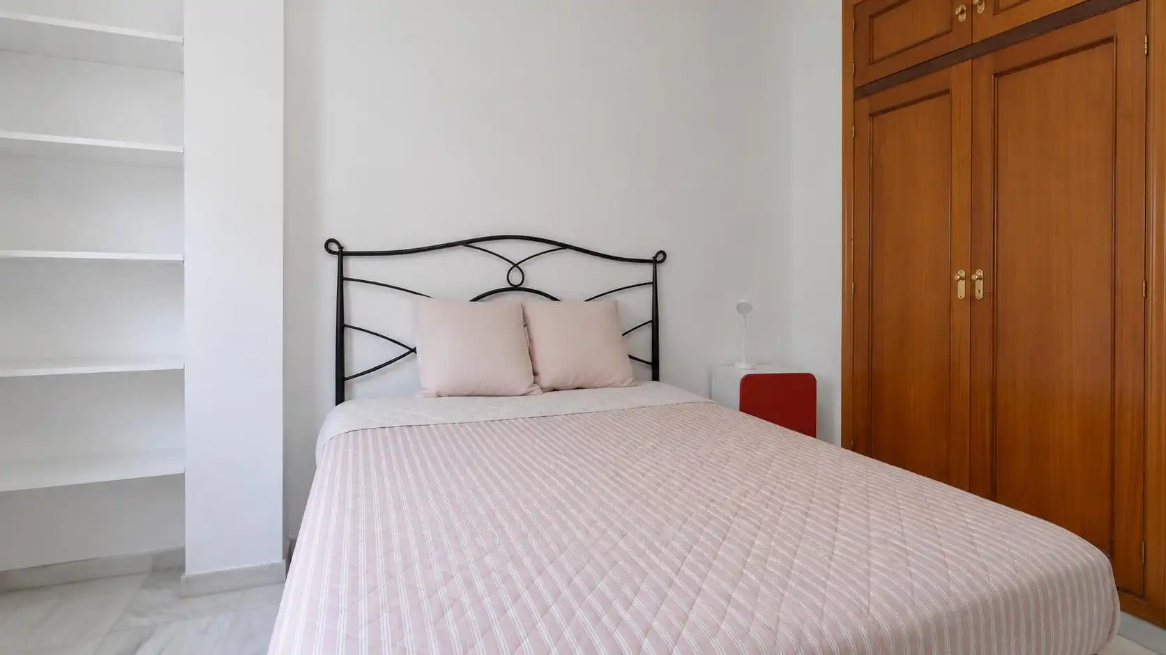 Dormitori de Pis en venda en Granada amb Aire condicionat i Calefacció