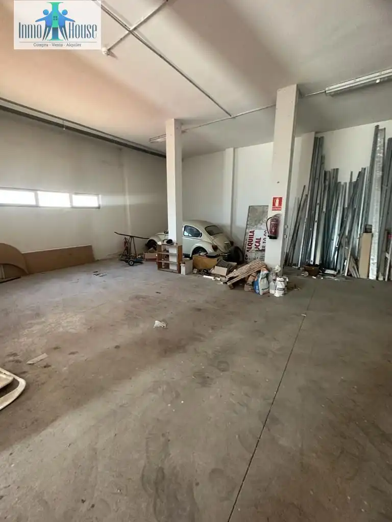 Local comercial en venta en Imaginalia - Llanos del Águila