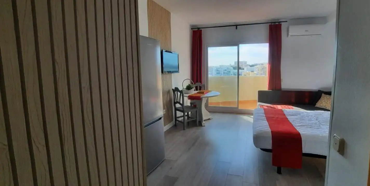Habitación de Estudio en venta en Benalmádena con Aire acondicionado, Terraza y Amueblado