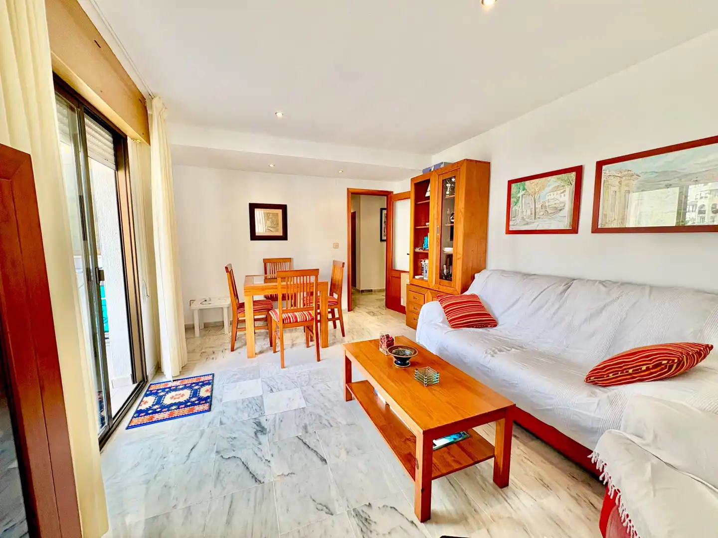 Sala d'estar de Apartament en venda en Salobreña amb Jardí privat, Terrassa i Moblat