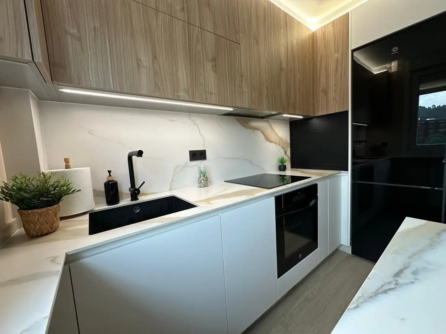 Kitchen of Flat for sale in Ourense Capital   with Air Conditioner, Heating and Terrace