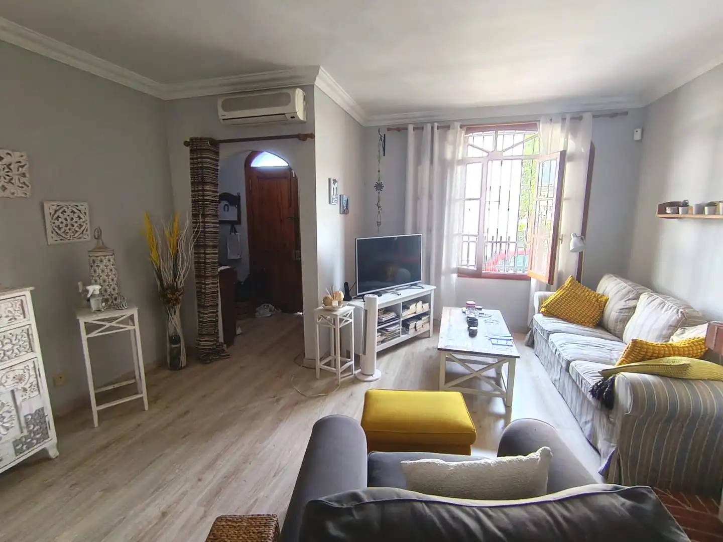 Sala de estar de Casa adosada en venta en Alhaurín de la Torre con Terraza, Balcón y Alarma