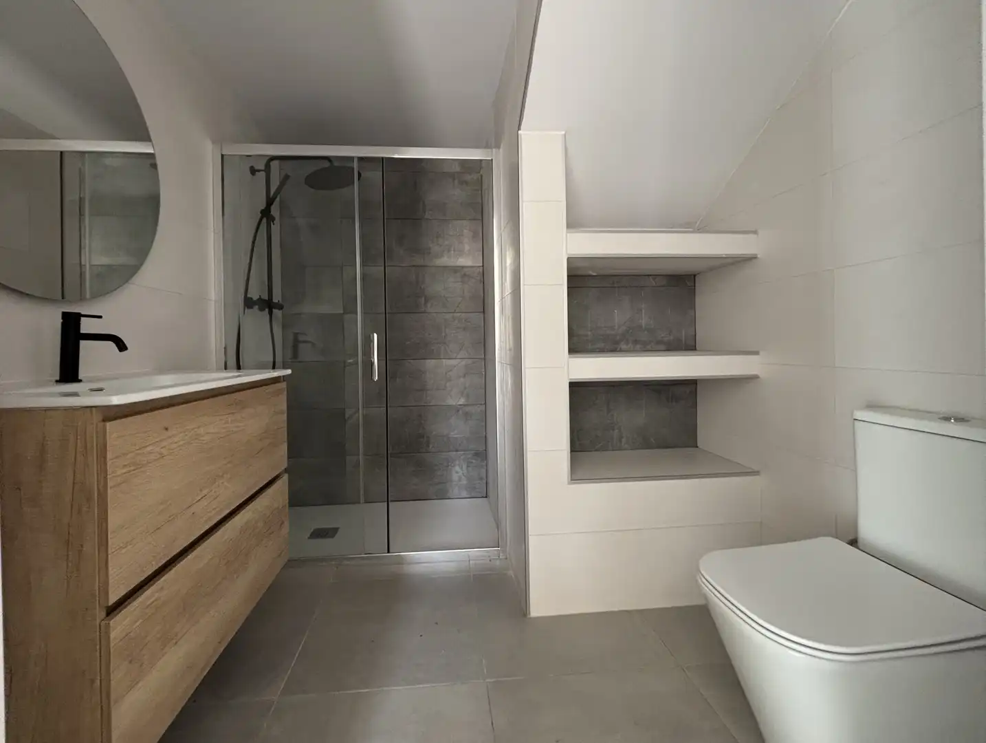 Baño de Piso en venta en Girona con Aire acondicionado, Calefacción y Terraza