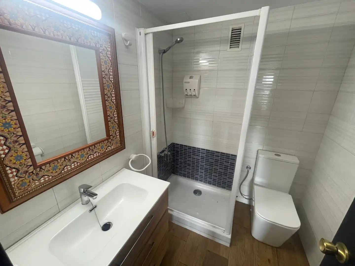 Badezimmer von Erdgeschoss zum Verkauf in Cunit mit Klimaanlage, Privatgarten und Terrasse