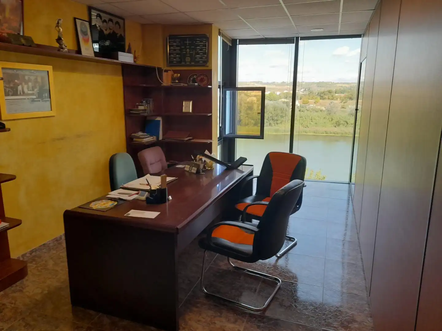 Büro zum Verkauf in Móra d'Ebre mit Terrasse