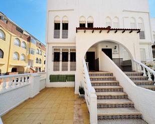 Vista exterior de Casa adosada en venda en Torrevieja amb Terrassa i Traster