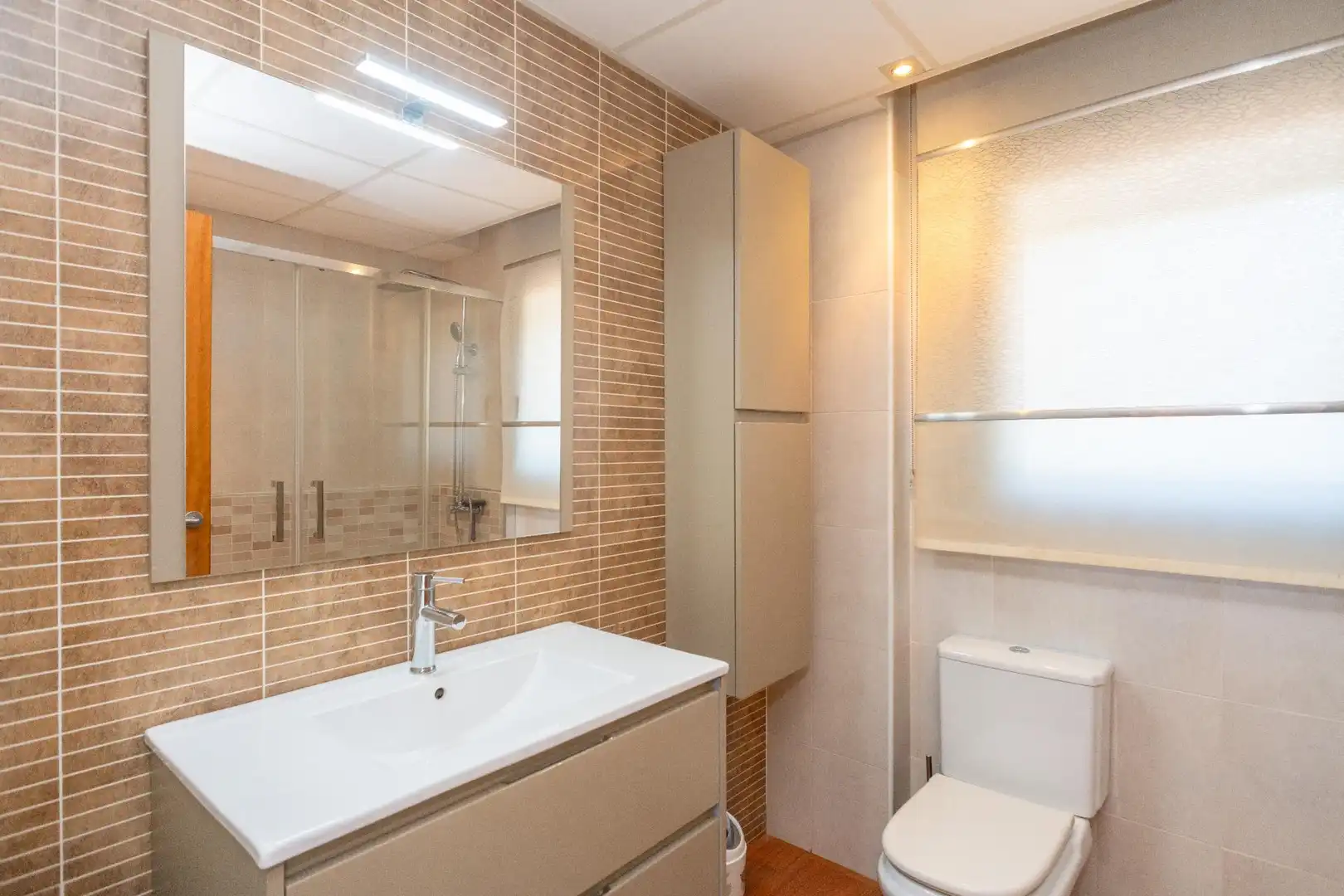 Bathroom of Houses for rent in Girona  with Air Conditioner, Private garden and Terrace