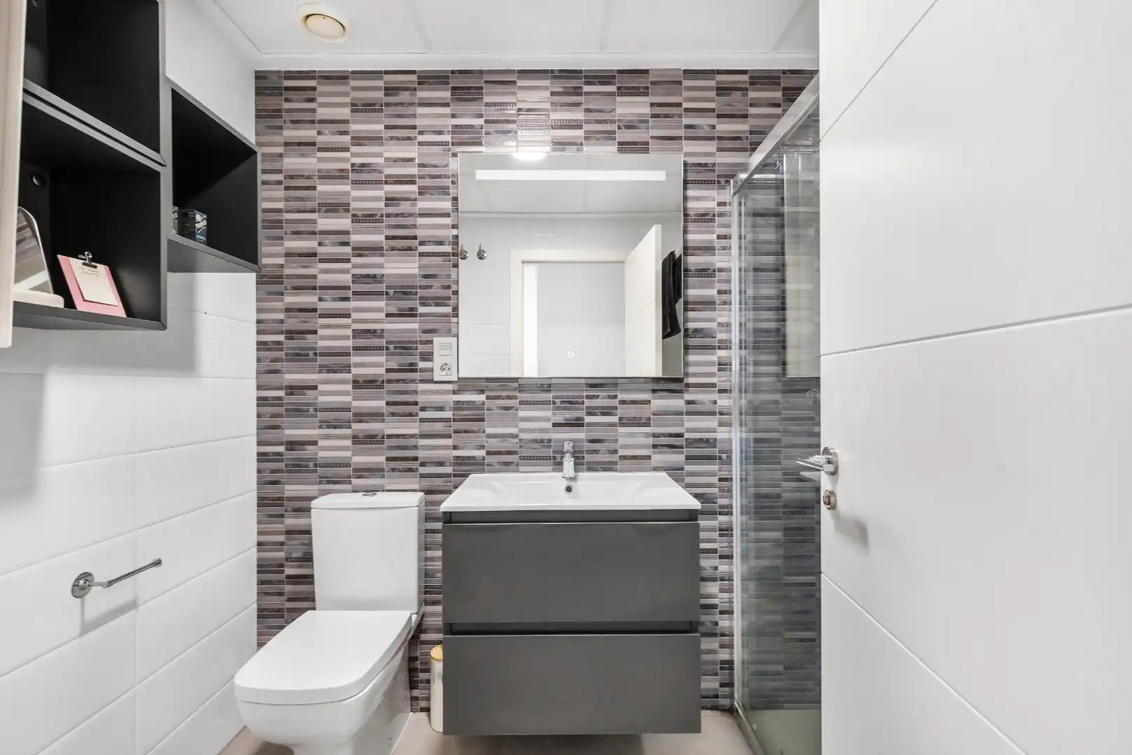 Bathroom of Ground floor for sale in Pilar de la Horadada  with Air Conditioner, Terrace and Swimming Pool