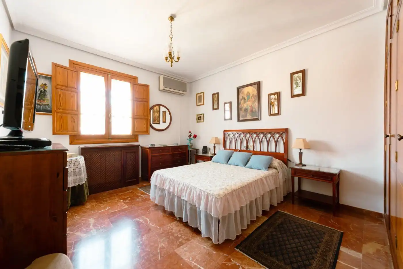 Habitación de Casa o chalet en venta en Tomares con Calefacción, Jardín privado y Terraza