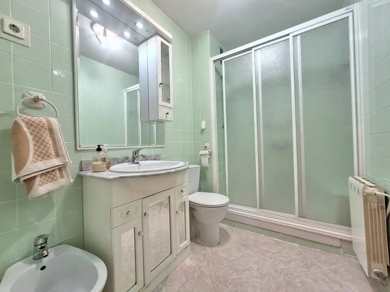 Badezimmer von Wohnung zum Verkauf in Fuenlabrada mit Heizung