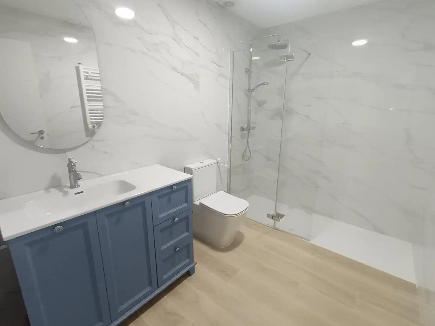 Badezimmer von Wohnungen zur Miete in Valladolid mit Klimaanlage, Heizung und Möbliert