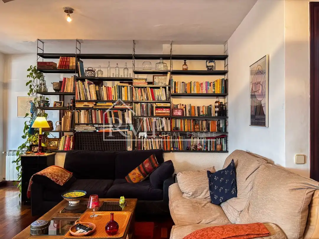 Wohnzimmer von Dachboden zum Verkauf in Barcelona mit Heizung, Terrasse und Abstellraum