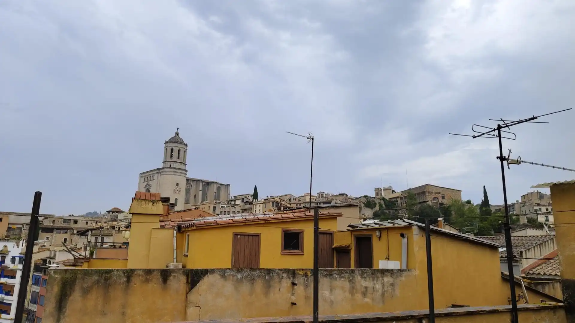 Vista exterior de Edificio en venta en Girona
