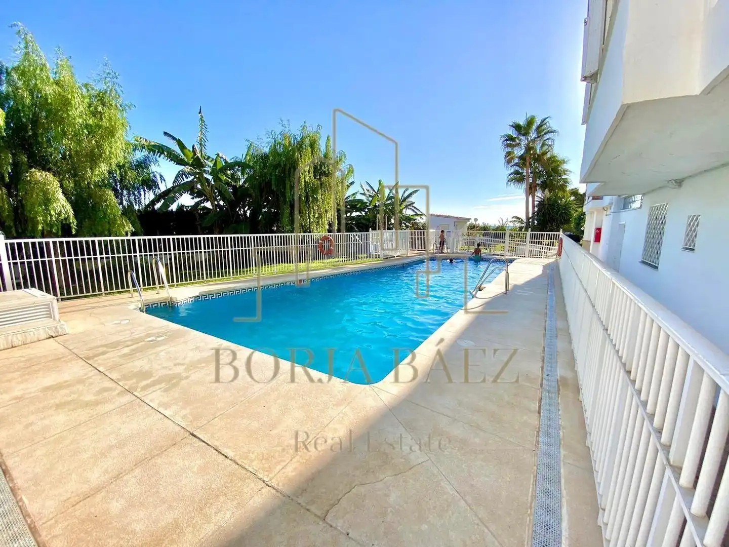 Piscina de Casa adosada en venda en Vélez-Málaga