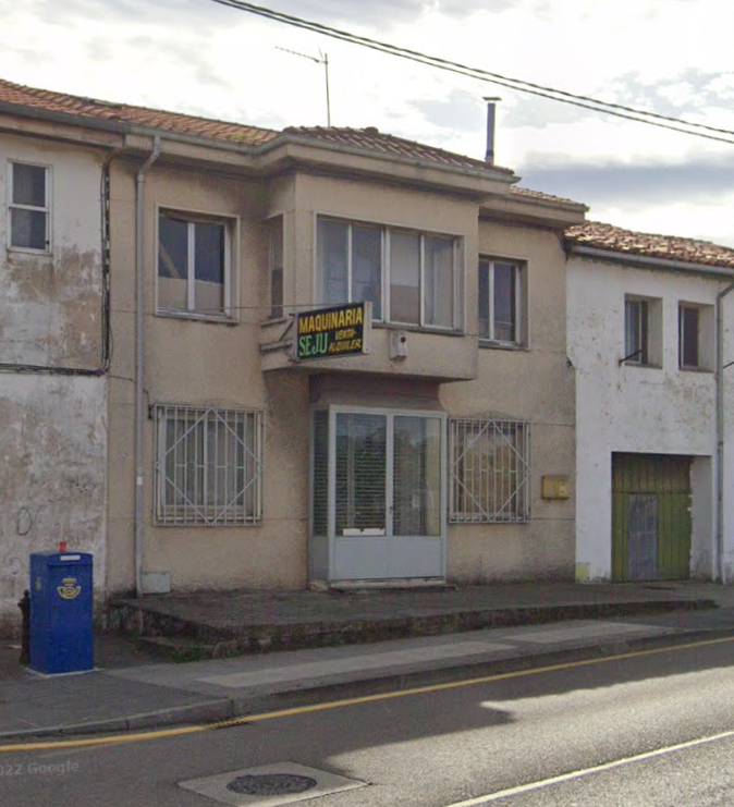 Vista exterior de Casa adosada en venda en Torrelavega  amb Balcó