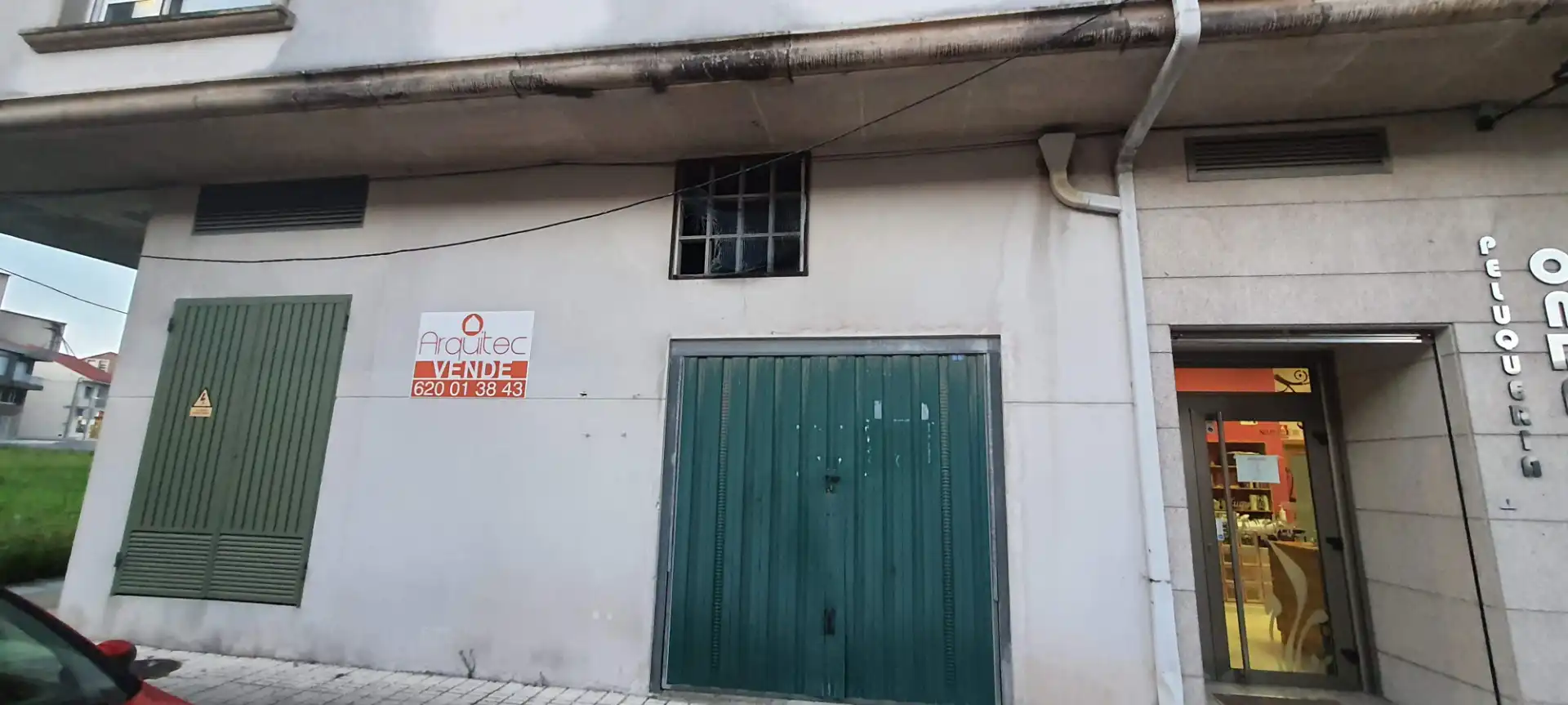 Vista exterior de Local en venta en A Laracha  