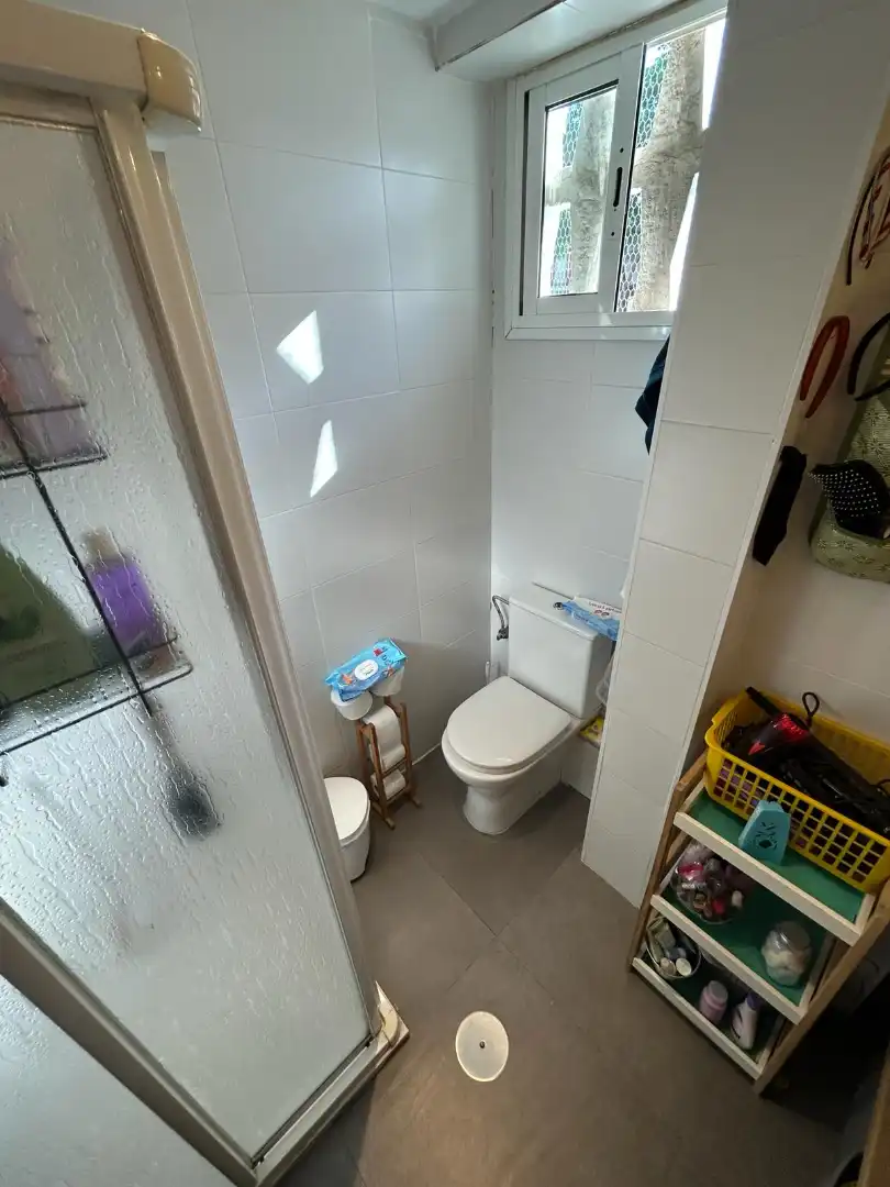 Bathroom of Flat for sale in Sevilla  with Storage room