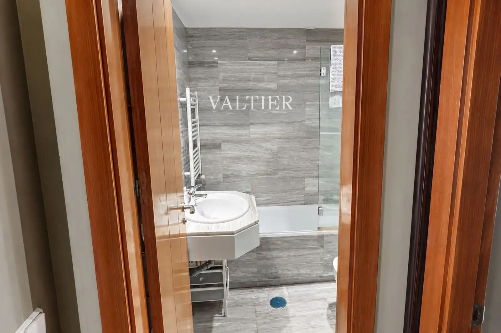 Bathroom of Attic for rent in Madrid  with Air Conditioner and Terrace