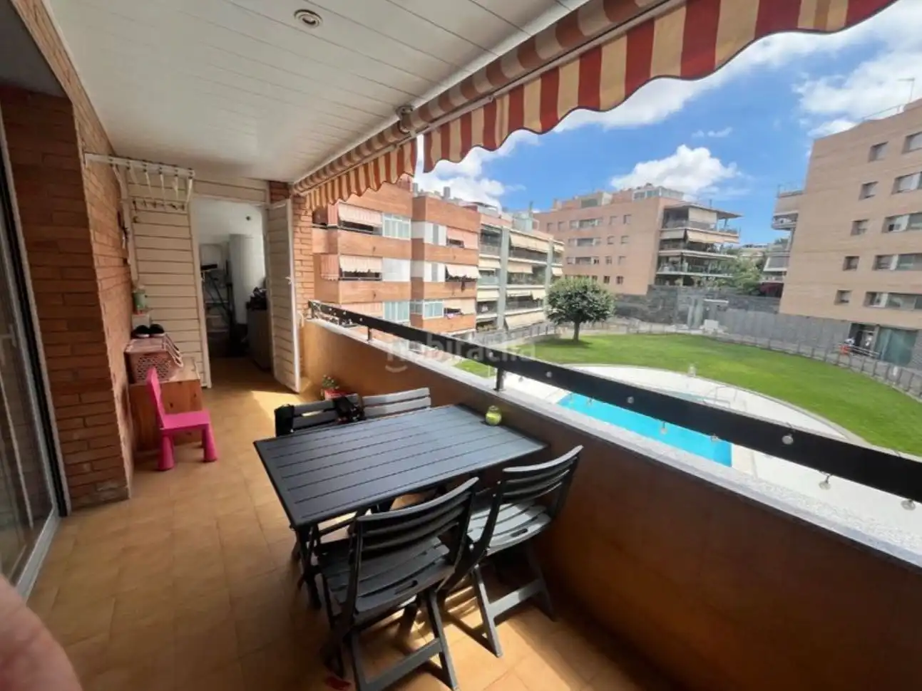 Außenansicht von Wohnung zum Verkauf in Sant Boi de Llobregat mit Klimaanlage, Terrasse und Schwimmbad