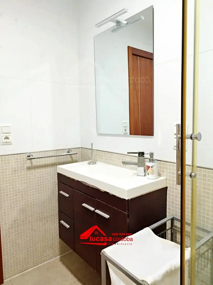 Bathroom of Flat for sale in Córdoba  with Air Conditioner, Heating and Furnished