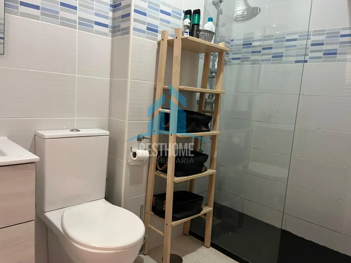 Bany de Apartament en venda en Torrevieja amb Aire condicionat, Jardí privat i Terrassa