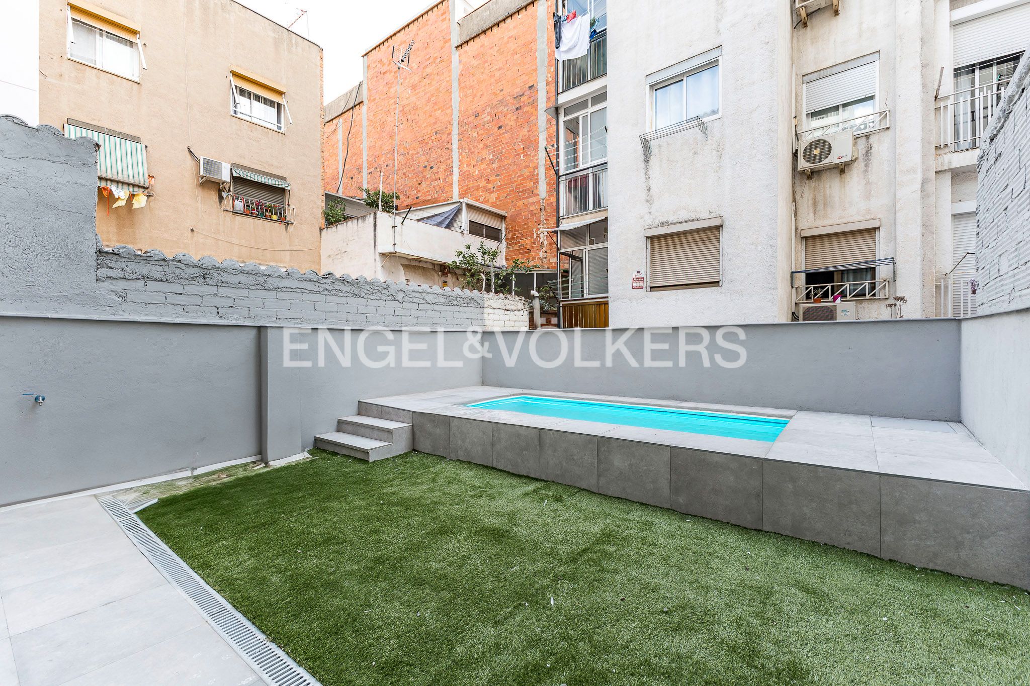 Swimming pool of Apartment to rent in  Barcelona Capital  with Air Conditioner, Heating and Parquet flooring