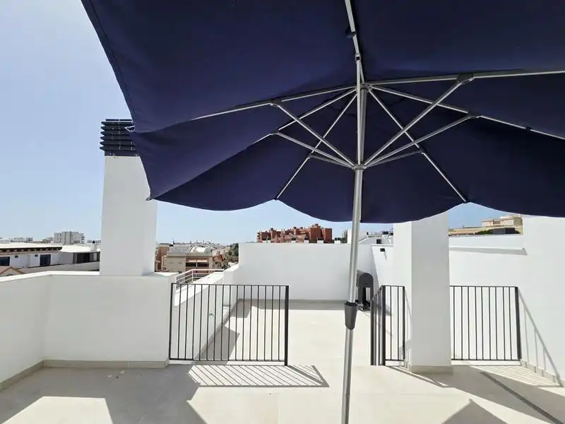 Terrassa de Àtic de lloguer en Estepona amb Aire condicionat, Terrassa i Piscina