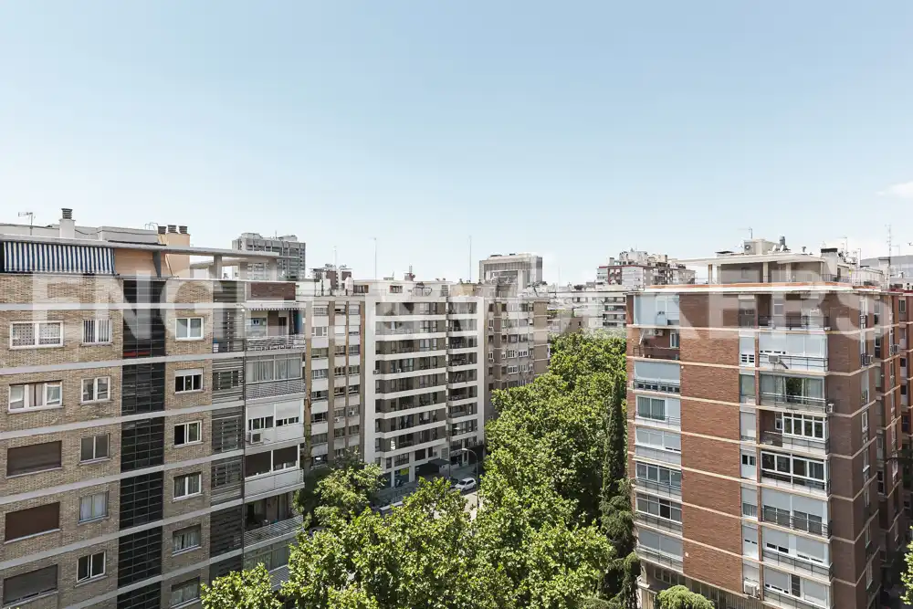 Außenansicht von Wohnung zum Verkauf in Madrid mit Klimaanlage, Heizung und Privatgarten