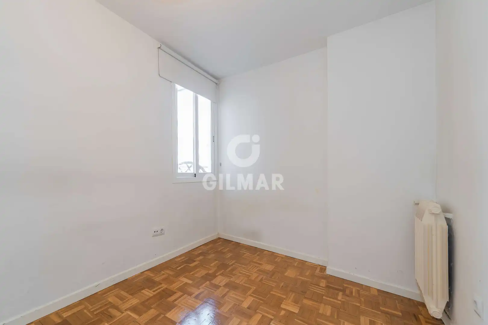 Habitación de Piso en venta en Madrid con Calefacción, Piscina y Balcón