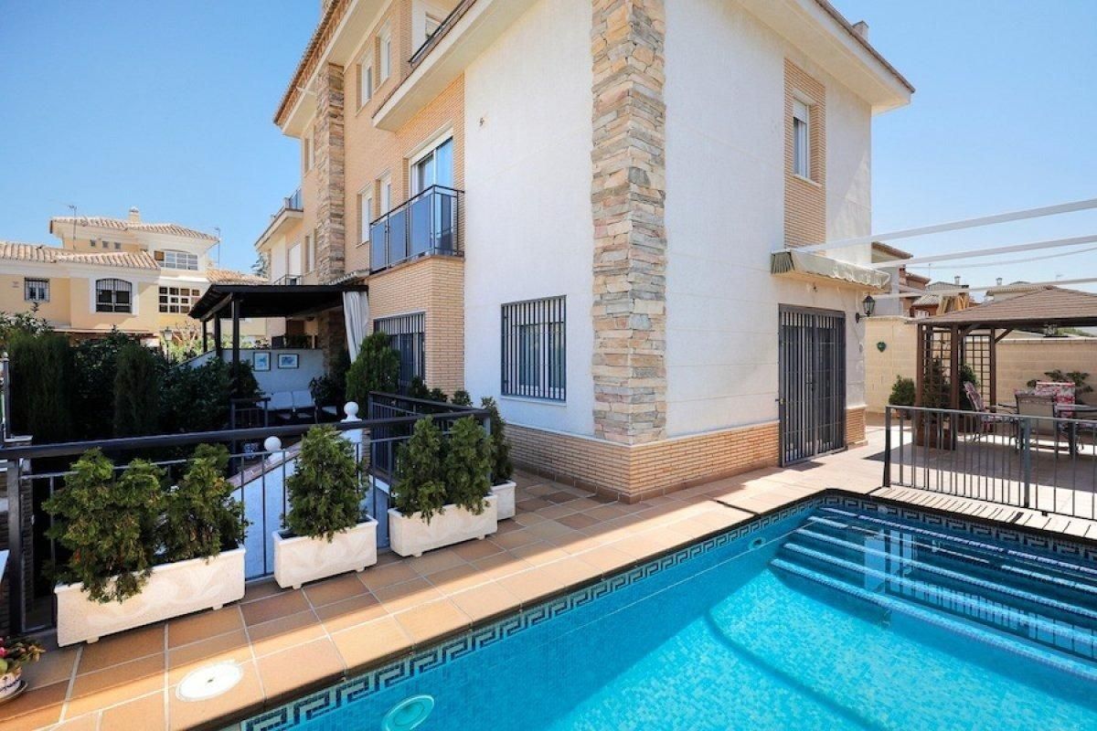 Swimming pool of House or chalet for sale in  Granada Capital  with Air Conditioner, Heating and Terrace