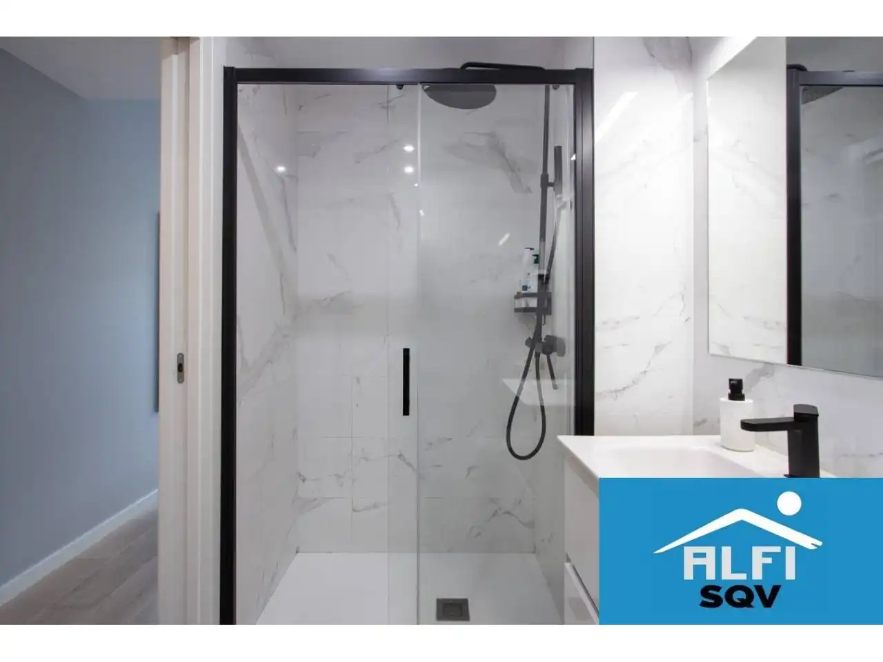 Bathroom of Flat for sale in Sant Cugat del Vallès  with Air Conditioner, Heating and Terrace