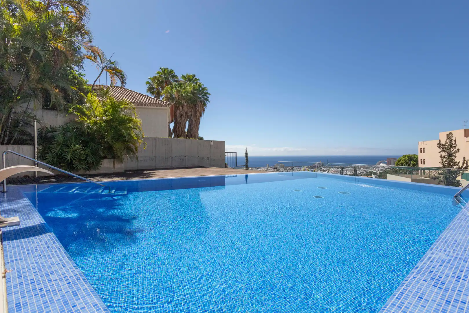 Schwimmbecken von Wohnung zum Verkauf in Santa Cruz de Tenerife mit Privatgarten und Terrasse