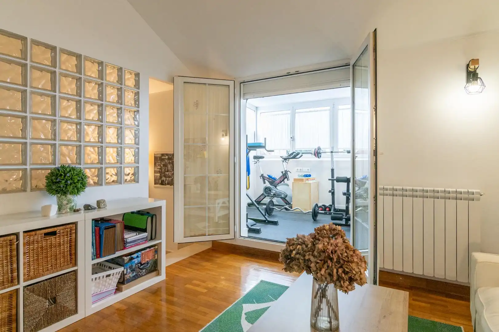 Sala d'estar de Casa adosada en venda en Valle de Egüés / Eguesibar amb Calefacció, Parquet i Terrassa