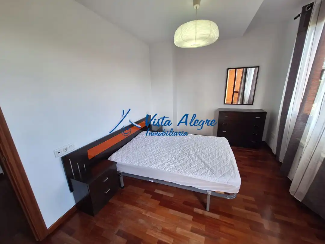 Schlafzimmer von Einfamilien-Reihenhaus zum Verkauf in Santo Domingo de la Calzada mit Heizung, Privatgarten und Terrasse