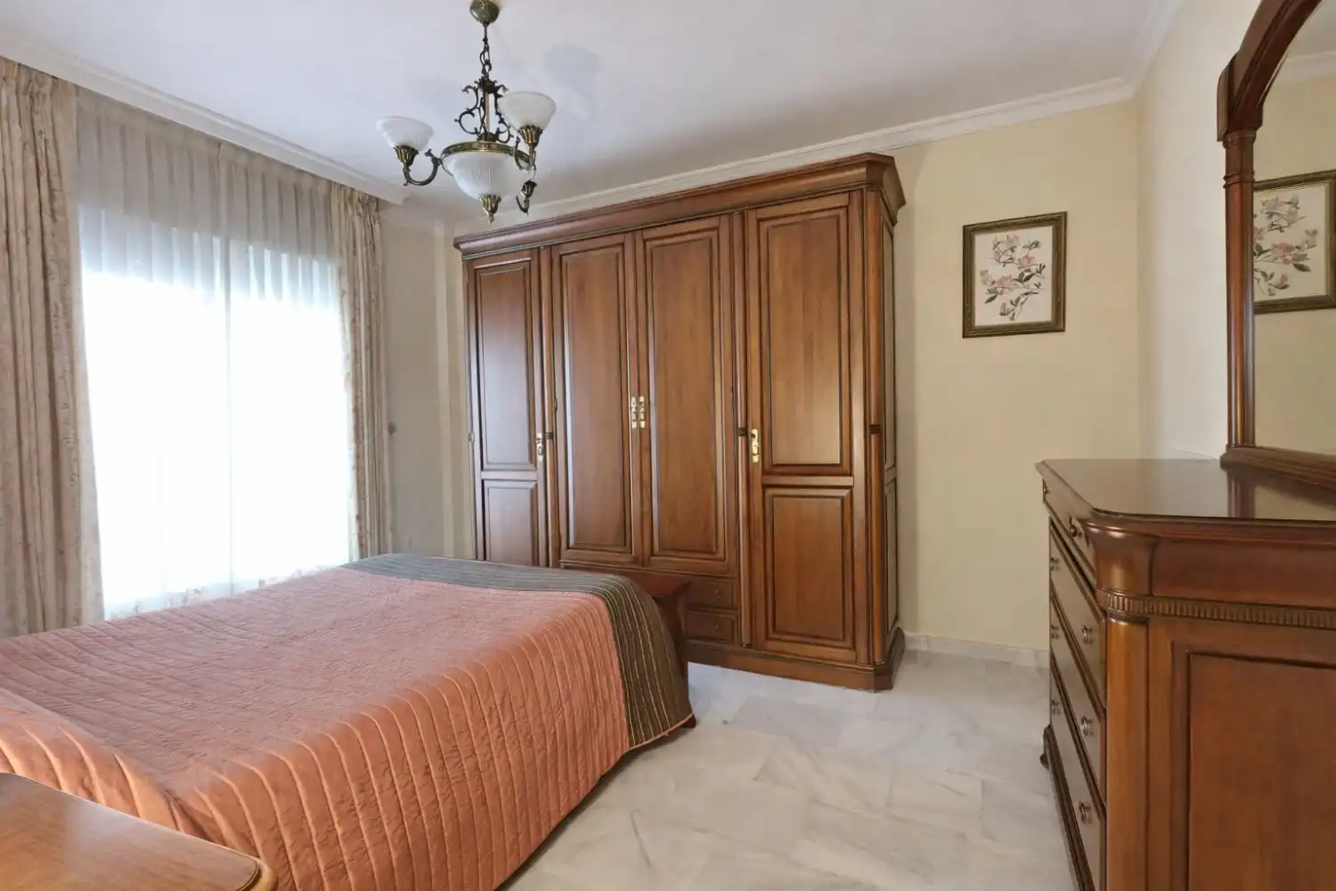 Habitación de Casa o chalet en venta en Cúllar Vega con Calefacción y Trastero
