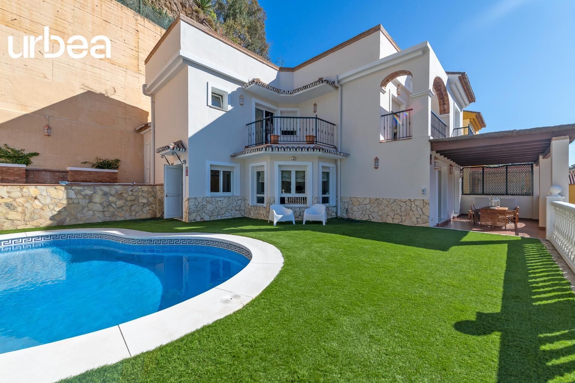 Swimming pool of Single-family semi-detached for sale in Málaga Capital  with Air Conditioner, Heating and Private garden