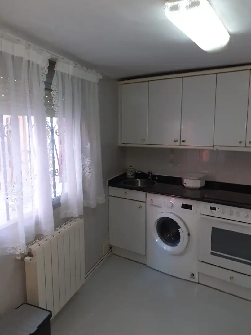 Cuina de Casa o xalet en venda en Nalda amb Calefacció, Traster i Rentadora