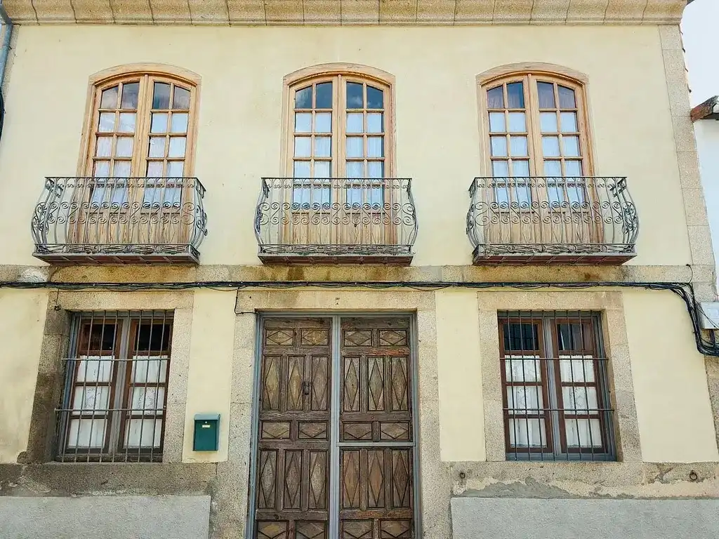 Vista exterior de Casa o chalet en venta en El Barco de Ávila  con Calefacción, Jardín privado y Terraza