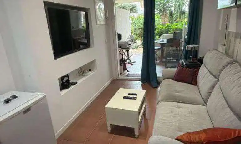 Wohnung mit Pool zum Verkauf in Port Joan 2