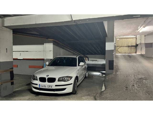 Garaje en Venta en Milán - Pumarín