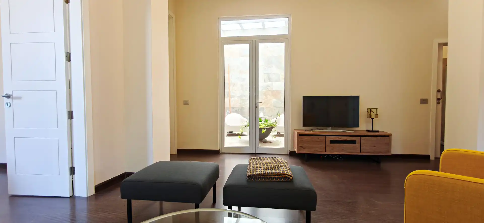 Sala d'estar de Pis de lloguer en Santa Cruz de Tenerife amb Aire condicionat, Jardí privat i Parquet