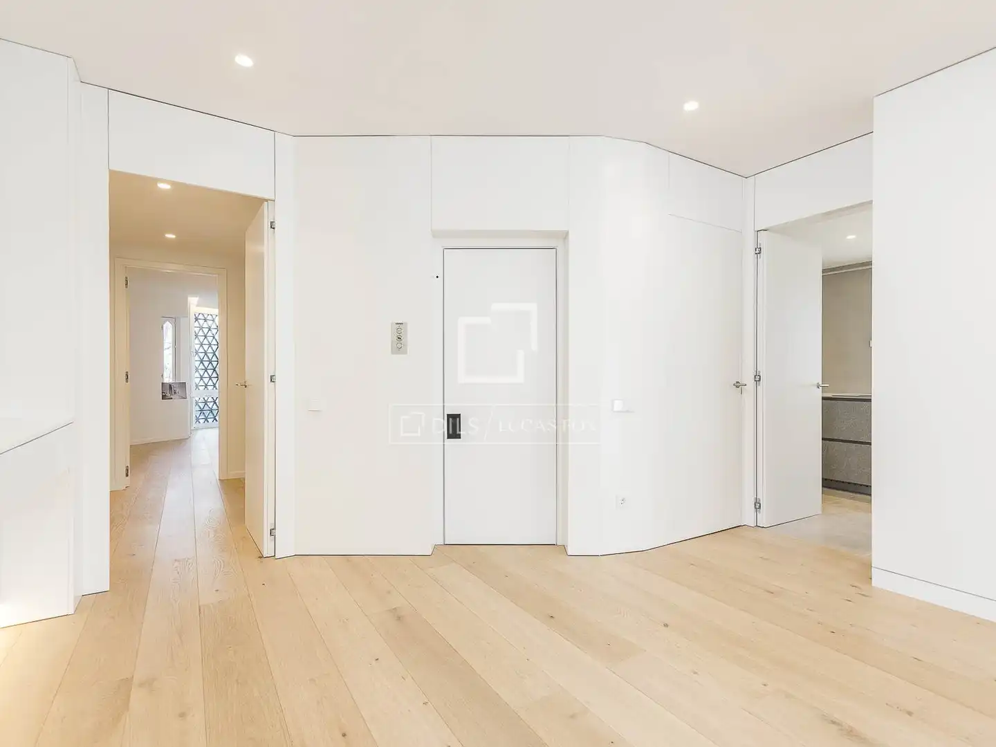 Wohnung zum Verkauf in Barcelona mit Klimaanlage, Heizung und Privatgarten