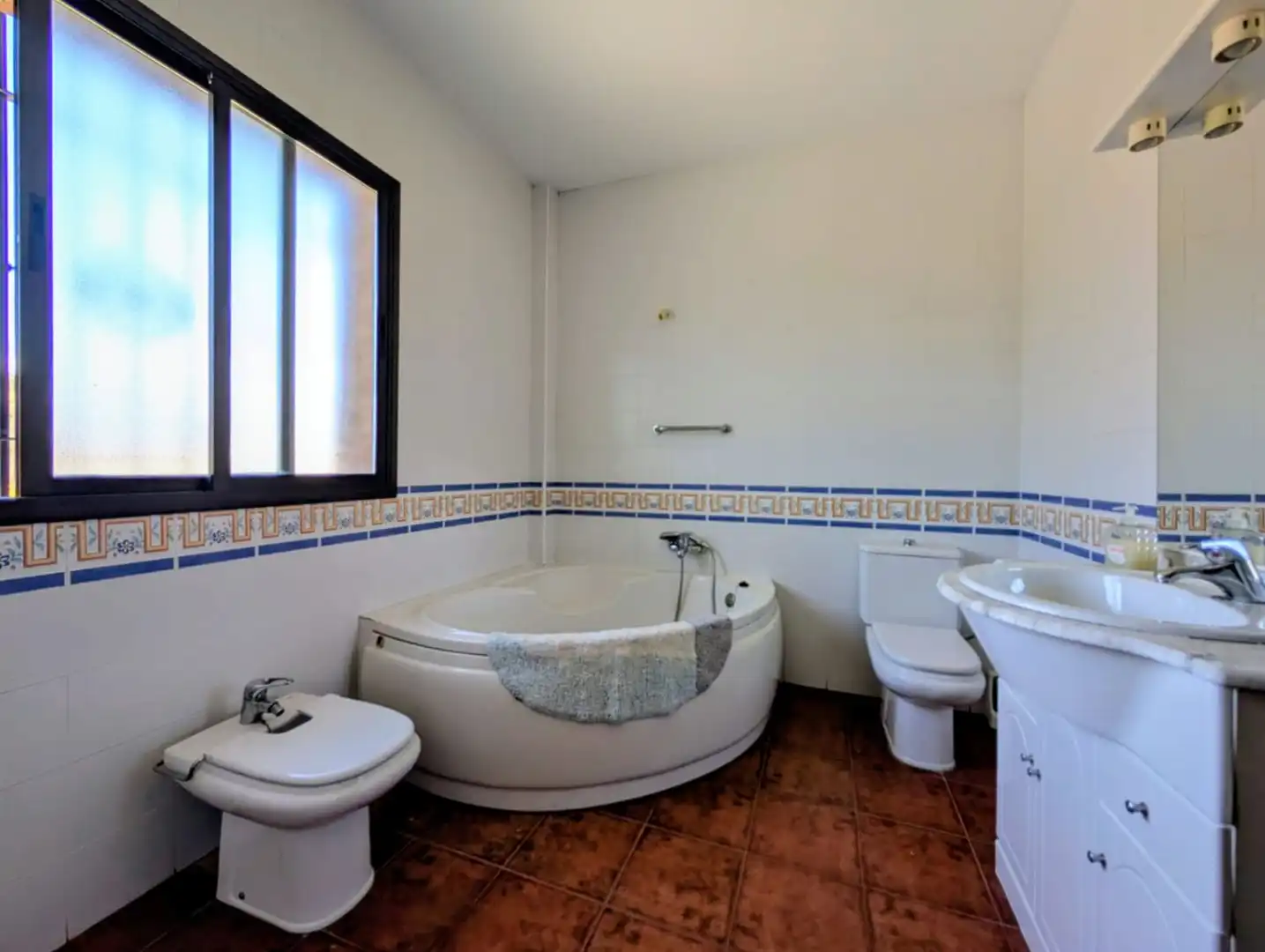 Bany de Casa o xalet en venda en Loja amb Aire condicionat, Calefacció i Jardí privat