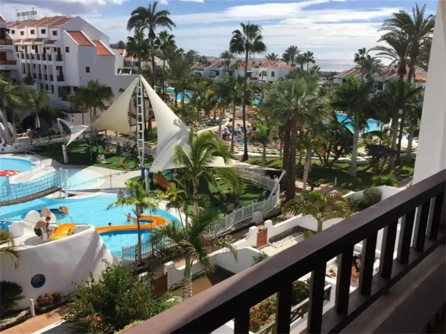Vista exterior de Dúplex en venta en Arona con Jardín privado, Piscina y Amueblado