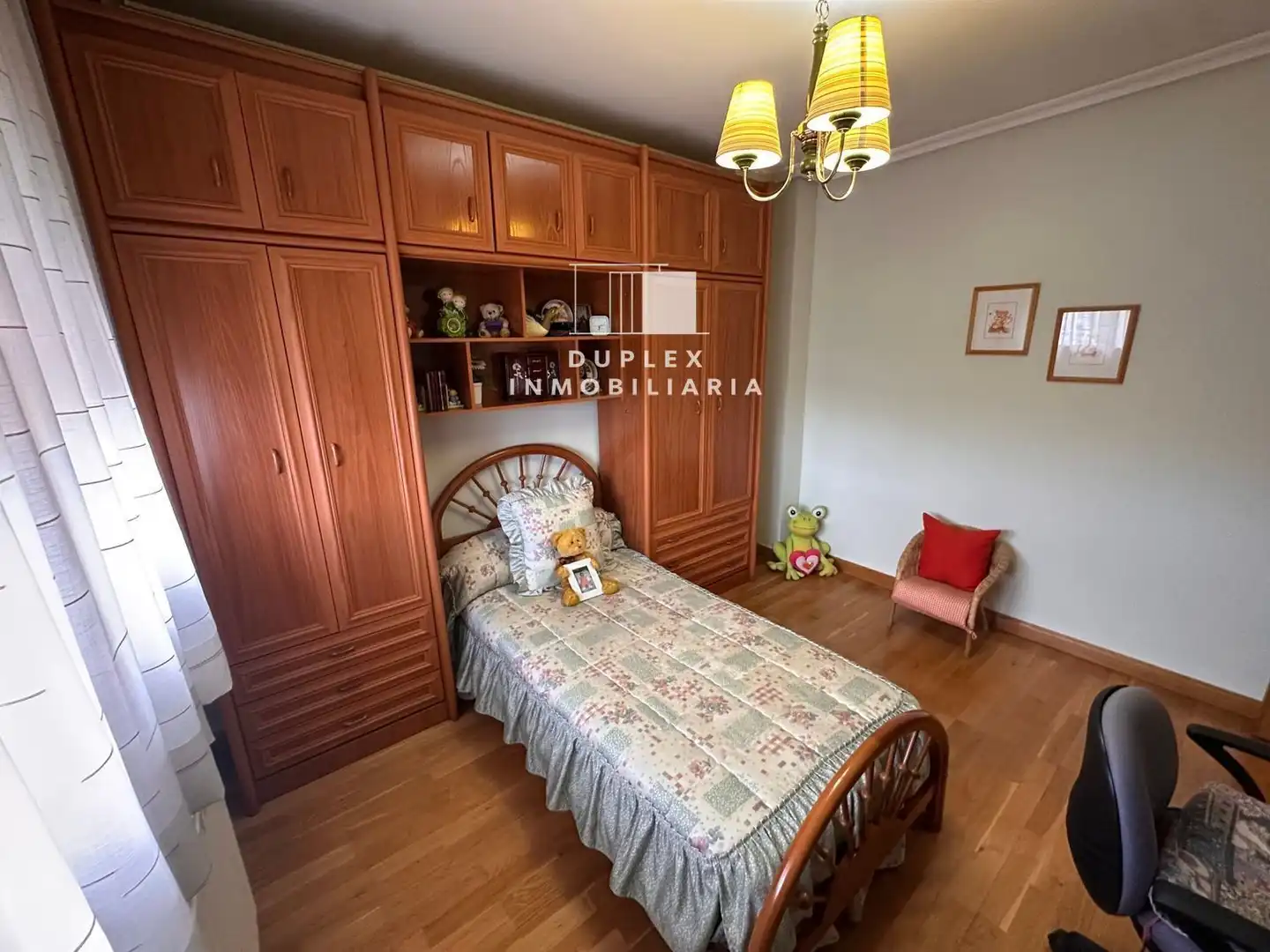 Habitación de Casa adosada en venta en Cuenca con Calefacción, Terraza y Amueblado