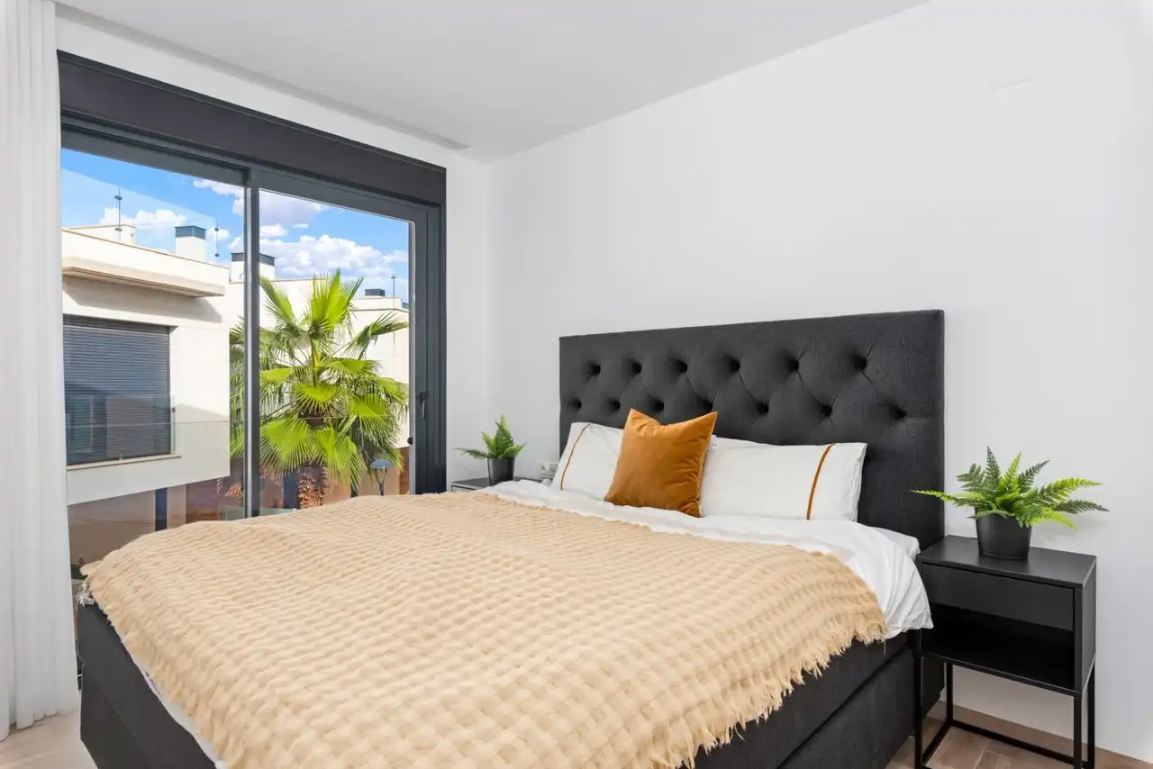 Dormitori de Casa o xalet en venda en Rojales amb Aire condicionat, Jardí privat i Terrassa