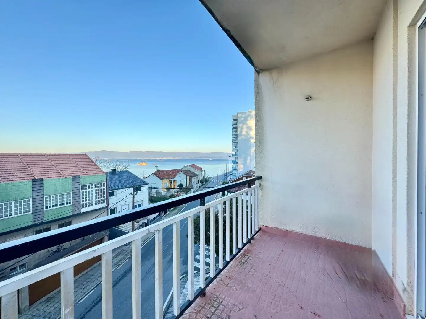 Balcony of Flat for sale in Vilanova de Arousa  with Heating, Terrace and Furnished